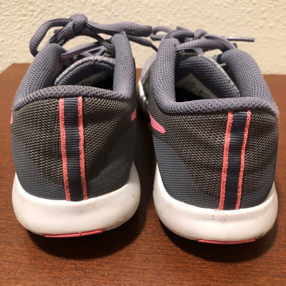 Girls Nike tennis shoes gray with pink size 4Y - Picture 2 of 4